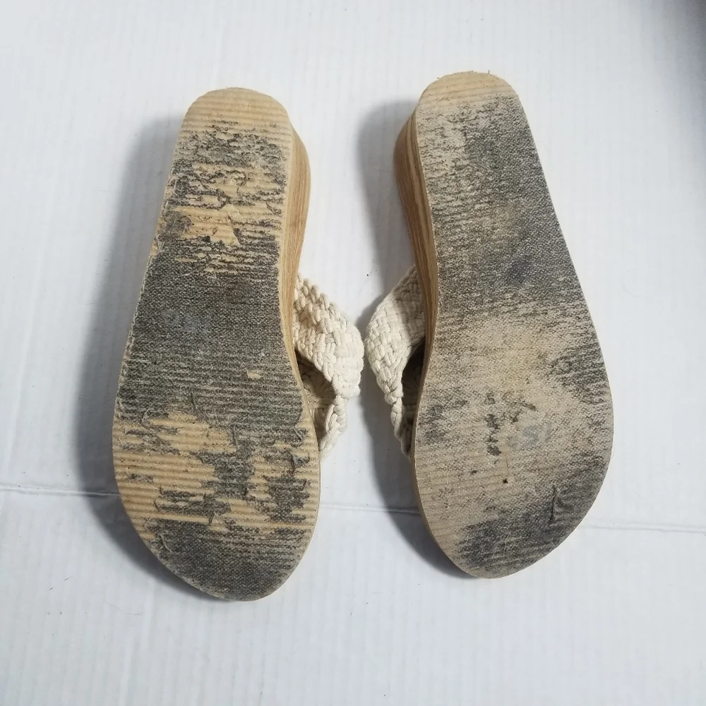 ROCKET DOG WEDGE SANDALS ESTIMATED SIZE 8